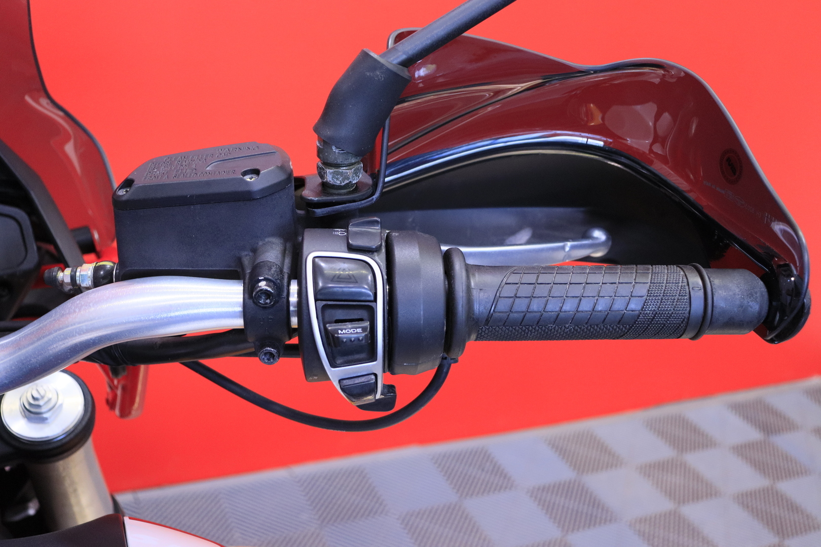 Moto Guzzi - V85 - TT // Juuri saapunut! / Suomi-pyörä / 3x laukut / Huoltokirja // - Moottoripyörä