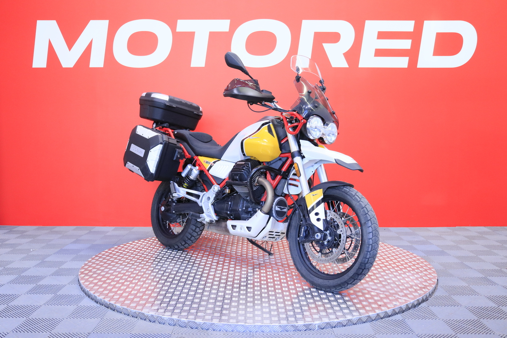 Moto Guzzi - V85 - TT // Juuri saapunut! / Suomi-pyörä / 3x laukut / Huoltokirja // - Moottoripyörä