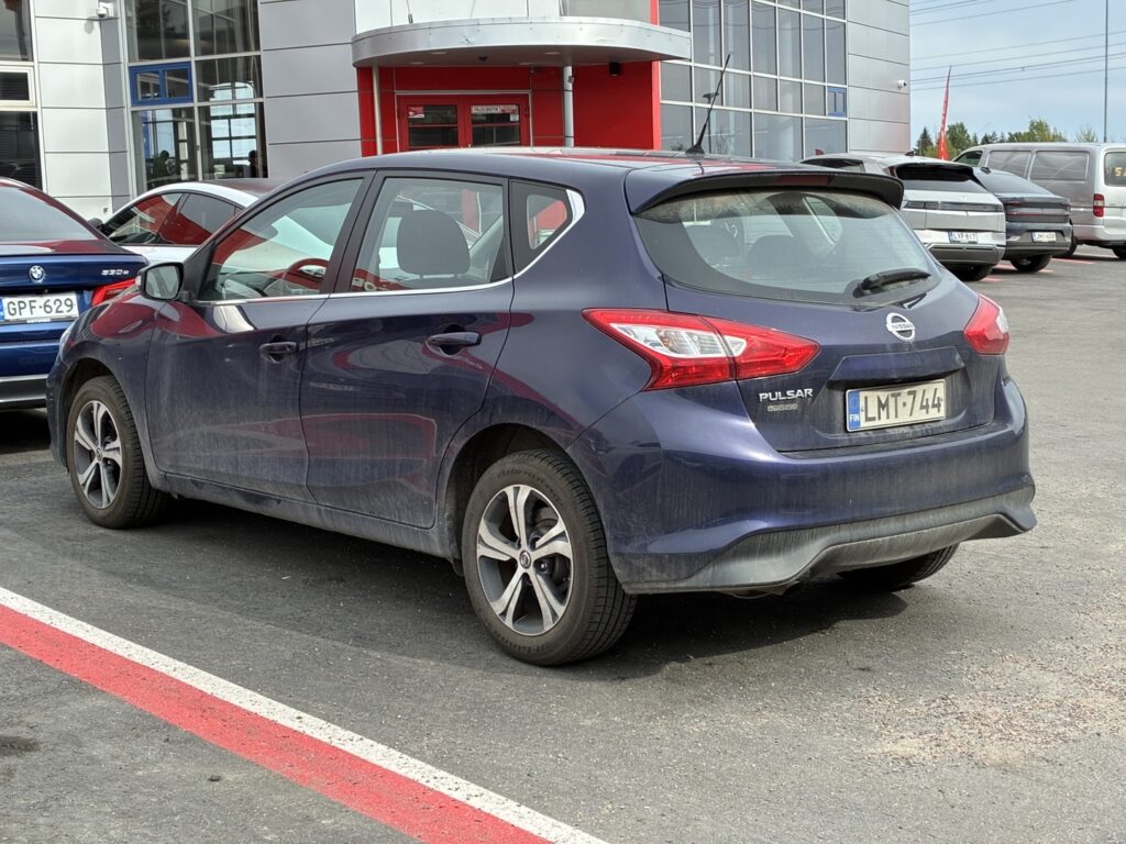 Nissan - Pulsar - DIG-T 115 Acenta 6M/T Connect Nissan - Pulsar - DIG-T 115 Acenta 6M/T Connect - Viistoperä