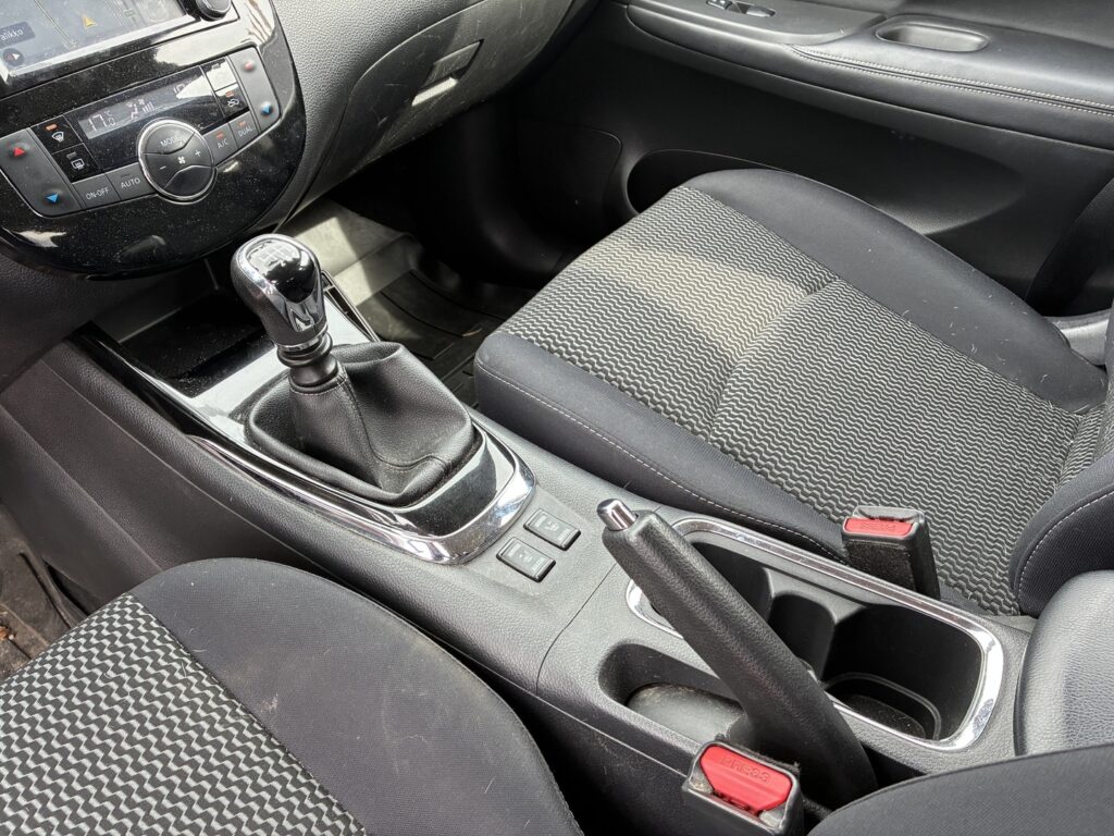 Nissan - Pulsar - DIG-T 115 Acenta 6M/T Connect Nissan - Pulsar - DIG-T 115 Acenta 6M/T Connect - Viistoperä