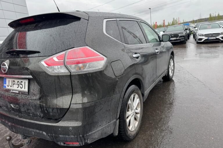 Nissan - X-Trail - dCi 130 Acenta 2WD Xtronic Moonroof - Maastoauto