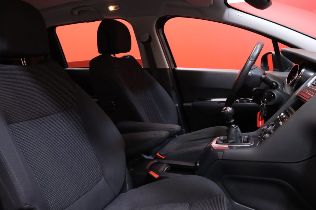Peugeot - 5008 - Allure HDI 150 7-p Peugeot - 5008 - Allure HDI 150 7-p - Tila-auto