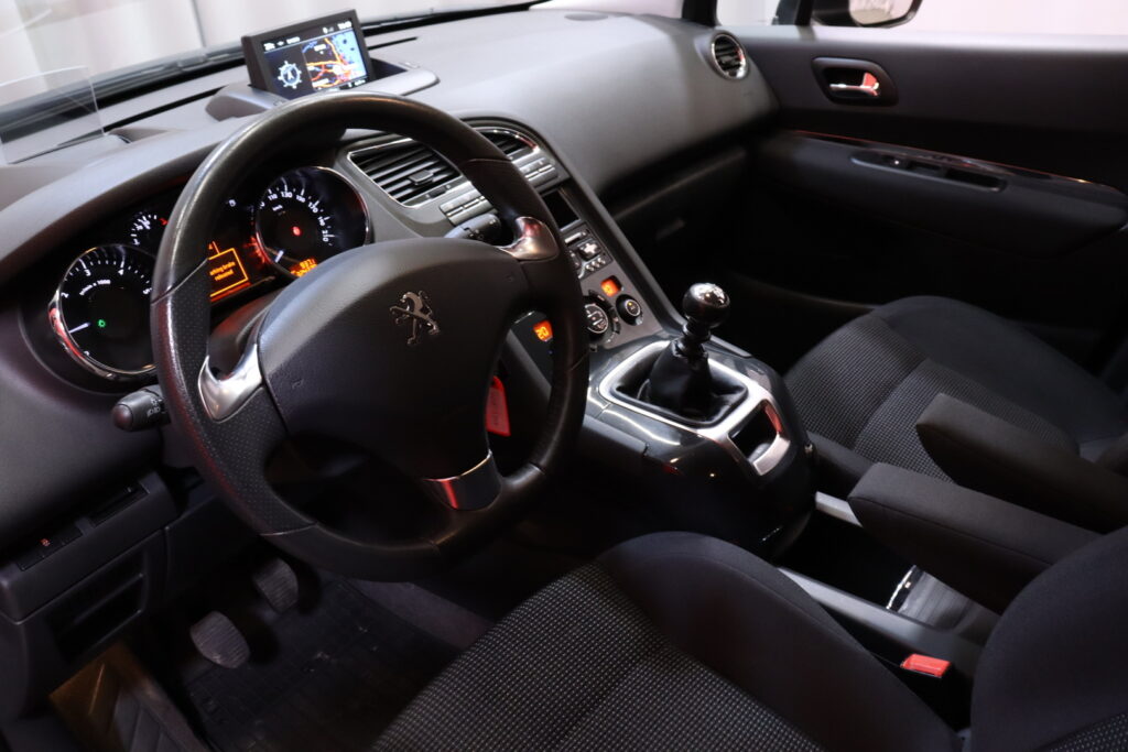 Peugeot - 5008 - Allure HDI 150 7-p Peugeot - 5008 - Allure HDI 150 7-p - Tila-auto