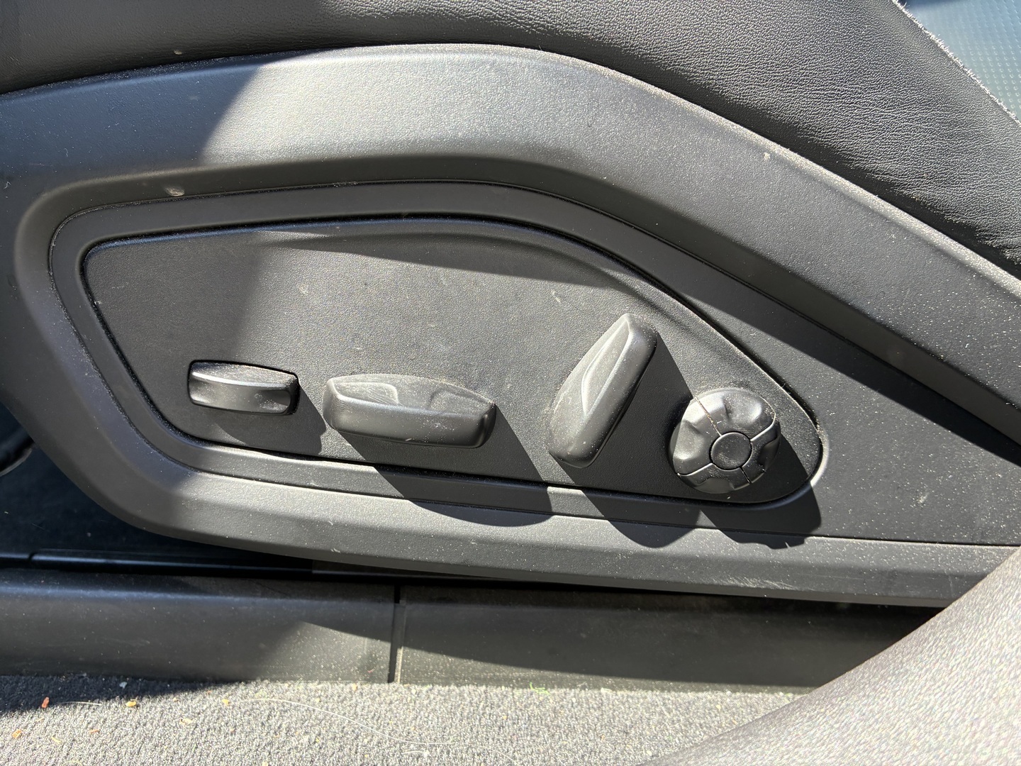 Porsche - Taycan - Base 350 kW 93kWh Battery Performance+ - Sedan