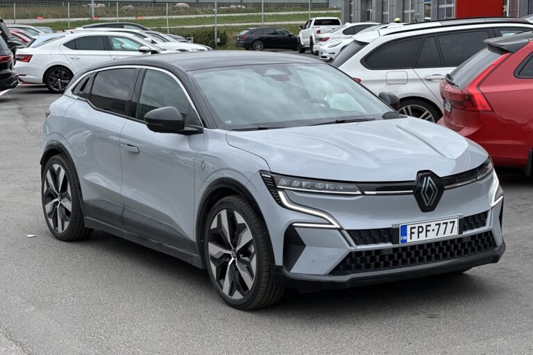Renault - Megane - E-Tech electric 60kWh 220hv Techno - Viistoperä