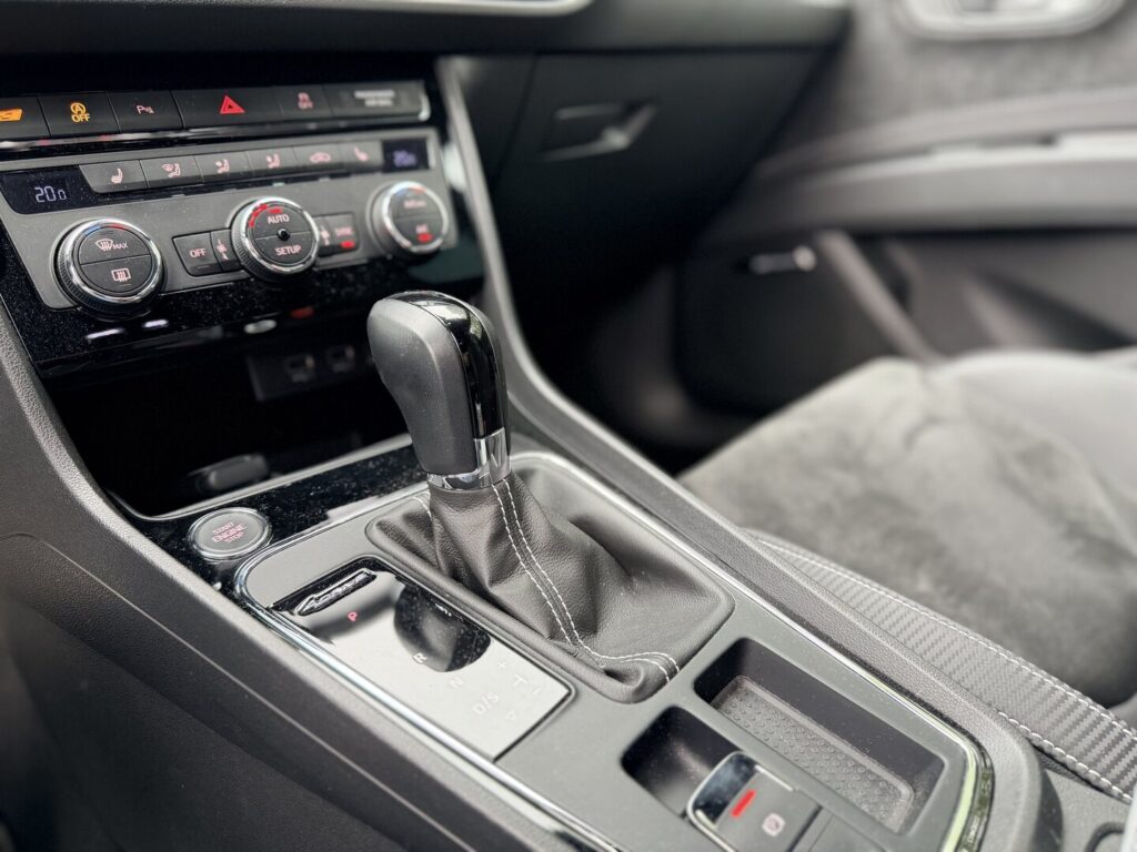 Seat - Leon ST - // Suomi-auto / LED / ACC / Perf.istuimet / Webasto / Miltek putkisto / Racingline intake / SEAT Sound system / Navi // Seat - Leon ST - // Suomi-auto / LED / ACC / Perf.istuimet / Webasto / Miltek putkisto / Racingline intake / SEAT Sound system / Navi // - Farmari