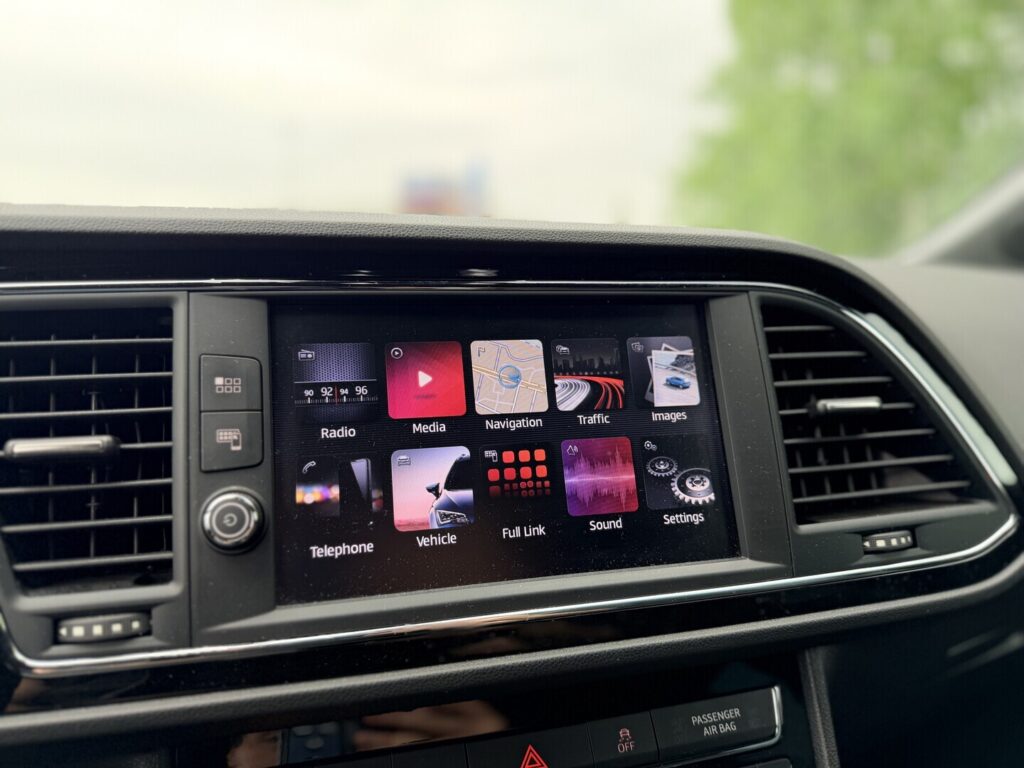 Seat - Leon ST - // Suomi-auto / LED / ACC / Perf.istuimet / Webasto / Miltek putkisto / Racingline intake / SEAT Sound system / Navi // Seat - Leon ST - // Suomi-auto / LED / ACC / Perf.istuimet / Webasto / Miltek putkisto / Racingline intake / SEAT Sound system / Navi // - Farmari
