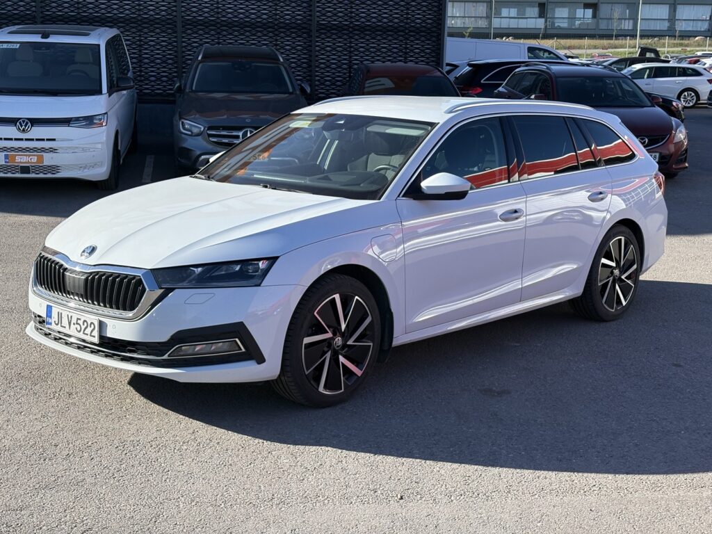 Skoda - Octavia - Combi 1,4 TSI PHEV Style iV DSG Autom // Kamera / Webasto / ACC / Digimittari // Skoda - Octavia - Combi 1,4 TSI PHEV Style iV DSG Autom // Kamera / Webasto / ACC / Digimittari // - Farmari