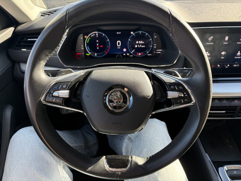 Skoda - Octavia - Combi 1,4 TSI PHEV Style iV DSG Autom // Kamera / Webasto / ACC / Digimittari // Skoda - Octavia - Combi 1,4 TSI PHEV Style iV DSG Autom // Kamera / Webasto / ACC / Digimittari // - Farmari