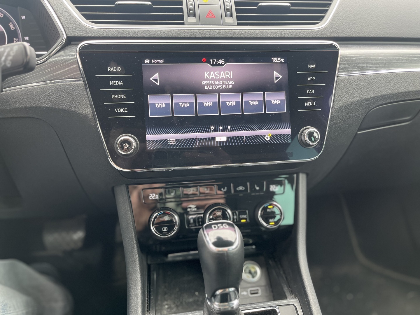Skoda - Superb - Combi 2,0 TDI 190 Style DSG // 1-om. Suomi / Merkkihuollettu / Matrix / Webasto / ACC / Digimittaristo / Canton / Kamera // - Farmari