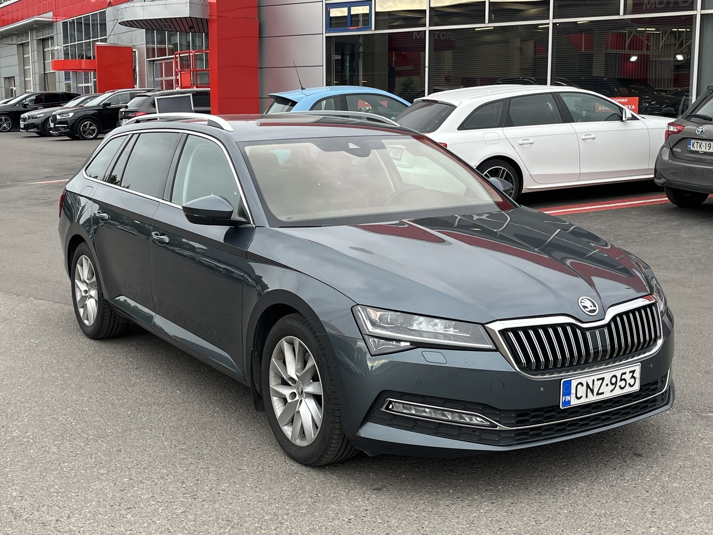 Skoda - Superb - Combi 2,0 TDI 190 Style DSG // 1-om. Suomi / Merkkihuollettu / Matrix / Webasto / ACC / Digimittaristo / Canton / Kamera // - Farmari