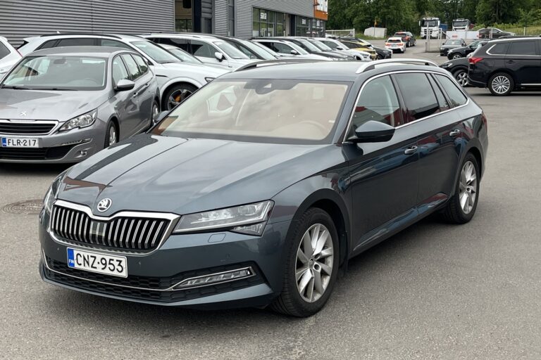 Skoda - Superb - Combi 2,0 TDI 190 Style DSG // 1-om. Suomi / Merkkihuollettu / Matrix / Webasto / ACC / Digimittaristo / Canton / Kamera // - Farmari