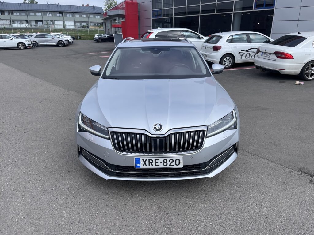 Skoda - Superb - Combi 2.0 TDI 150 L&K DSG Autom // ACC / Canton / Matrix / Keyless // Skoda - Superb - Combi 2.0 TDI 150 L&K DSG Autom // ACC / Canton / Matrix / Keyless // - Farmari