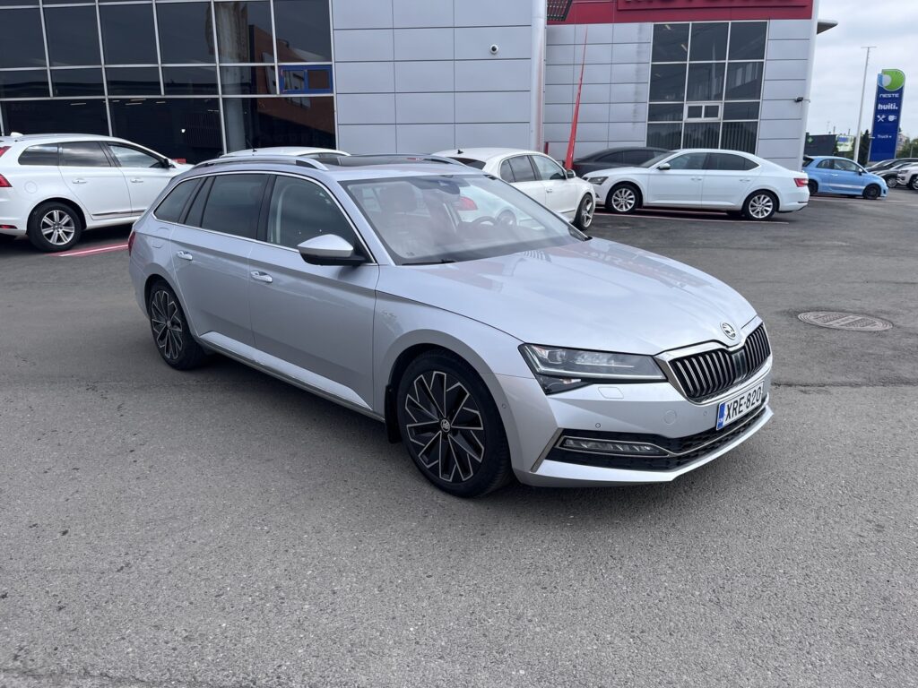 Skoda - Superb - Combi 2.0 TDI 150 L&K DSG Autom // ACC / Canton / Matrix / Keyless // Skoda - Superb - Combi 2.0 TDI 150 L&K DSG Autom // ACC / Canton / Matrix / Keyless // - Farmari