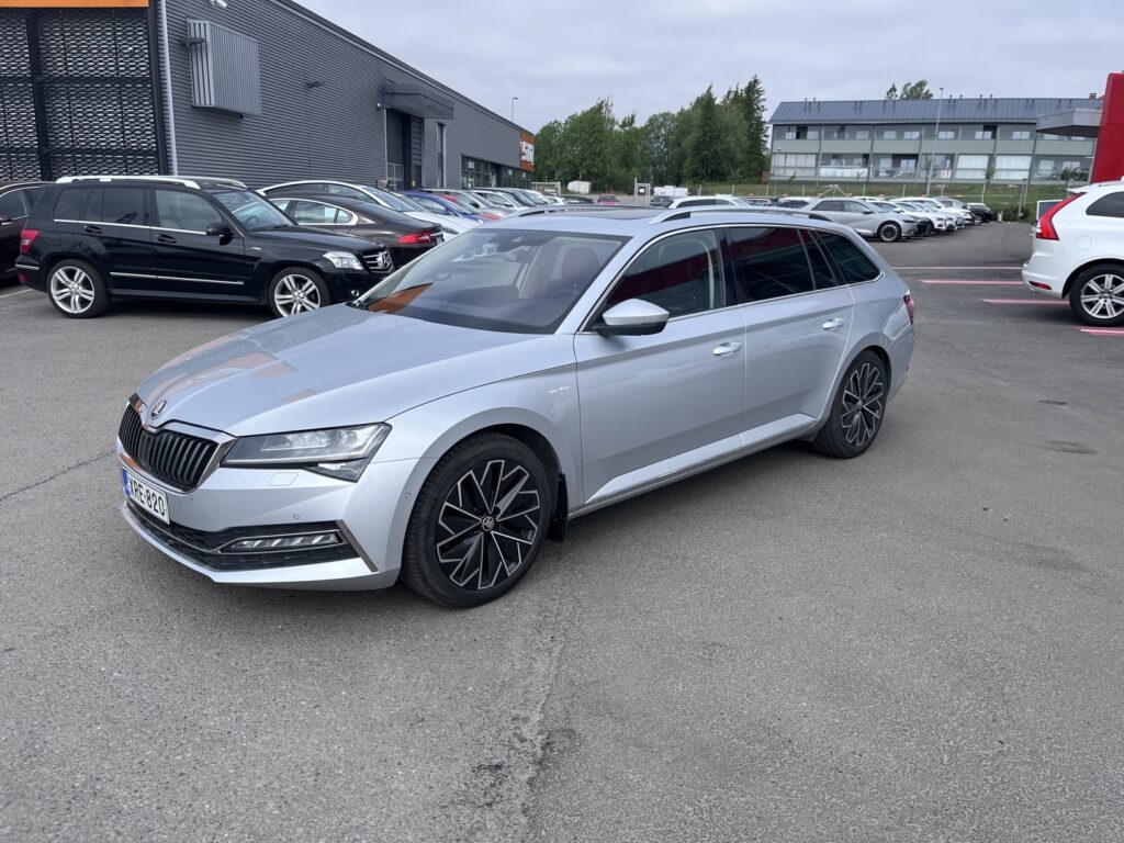 Skoda - Superb - Combi 2.0 TDI 150 L&K DSG Autom // ACC / Canton / Matrix / Keyless // Skoda - Superb - Combi 2.0 TDI 150 L&K DSG Autom // ACC / Canton / Matrix / Keyless // - Farmari