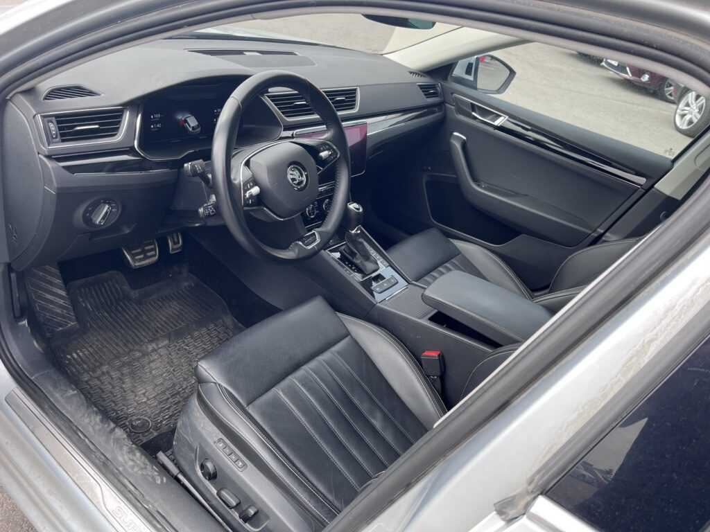 Skoda - Superb - Combi 2.0 TDI 150 L&K DSG Autom // ACC / Canton / Matrix / Keyless // Skoda - Superb - Combi 2.0 TDI 150 L&K DSG Autom // ACC / Canton / Matrix / Keyless // - Farmari