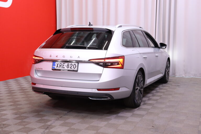 Skoda - Superb - Combi 2.0 TDI 150 L&K DSG Autom // Webasto / Laurin & Klement / CANTON / 360° / Vetokoukku / AppleCarPlay / Navi // - Farmari