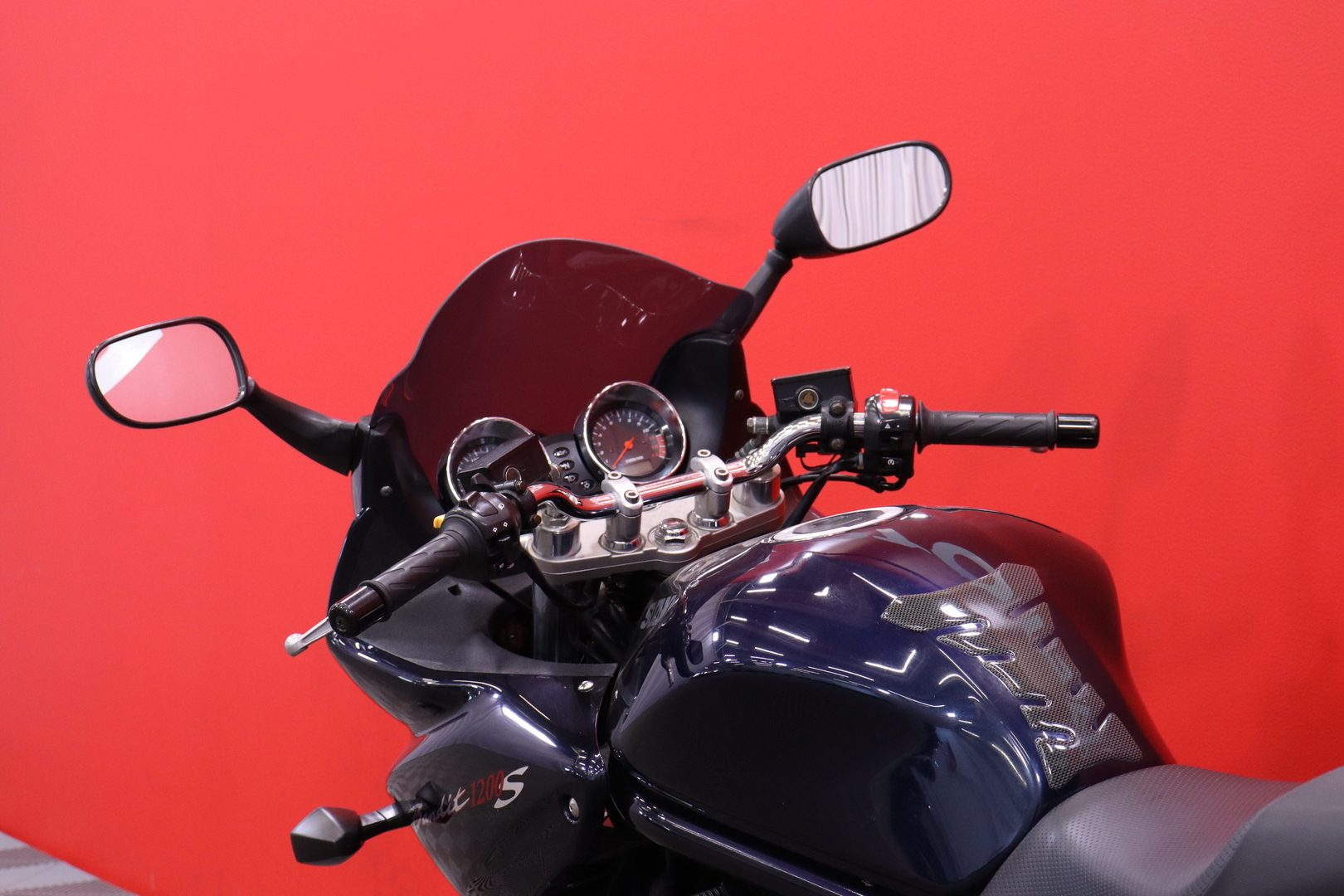Suzuki - GSF - 1200 S Bandit // Suomi-pyörä / Huoltokirja / Yoshimura // - Moottoripyörä