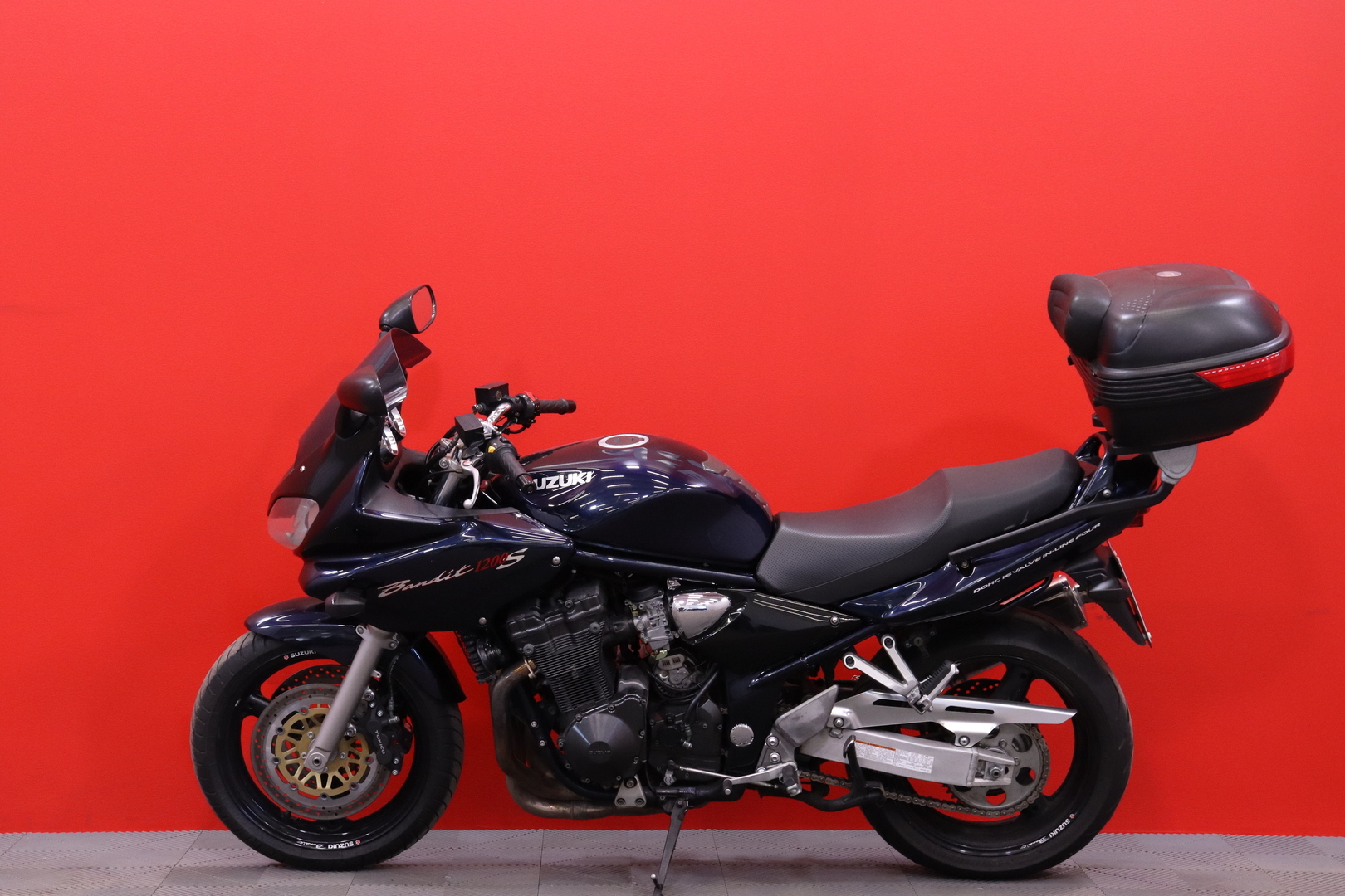Suzuki - GSF - 1200 S Bandit // Suomi-pyörä / Huoltokirja / Yoshimura // - Moottoripyörä