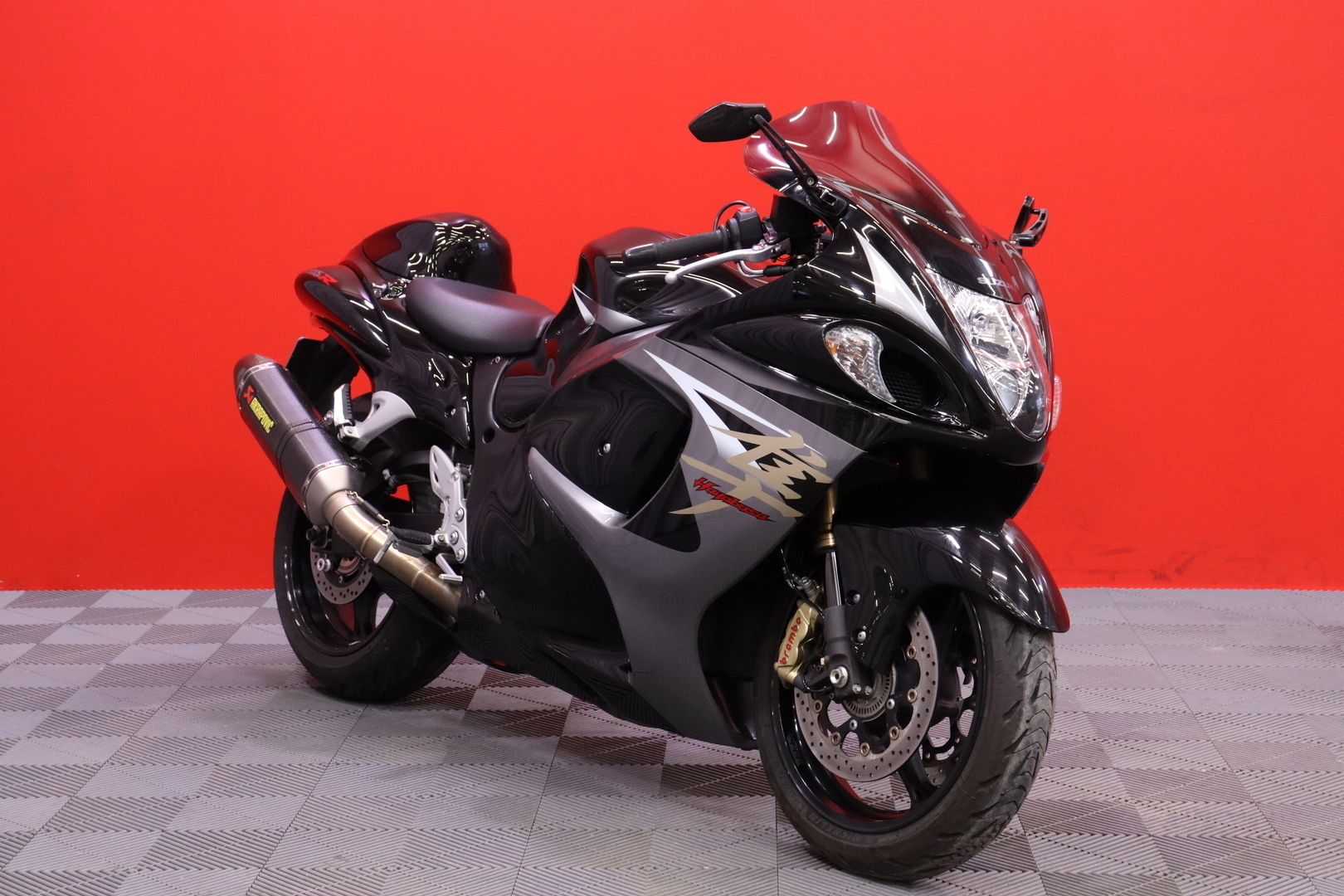Suzuki - GSX - 1300R Hayabusa // Suomi-pyörä / Akrapovic-putkisto / Huoltokirja / ABS / Ajomodet / Kahvanlämmittimet // - Moottoripyörä