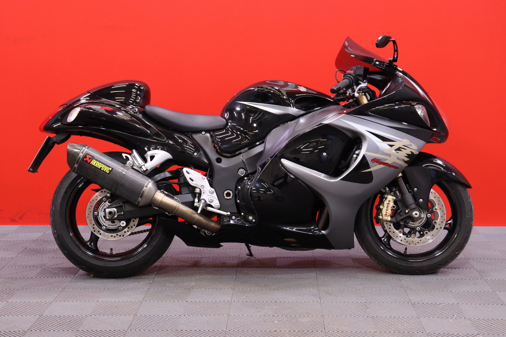 Suzuki - GSX - 1300R Hayabusa // Suomi-pyörä / Akrapovic-putkisto / Huoltokirja / ABS / Ajomodet / Kahvanlämmittimet // - Moottoripyörä