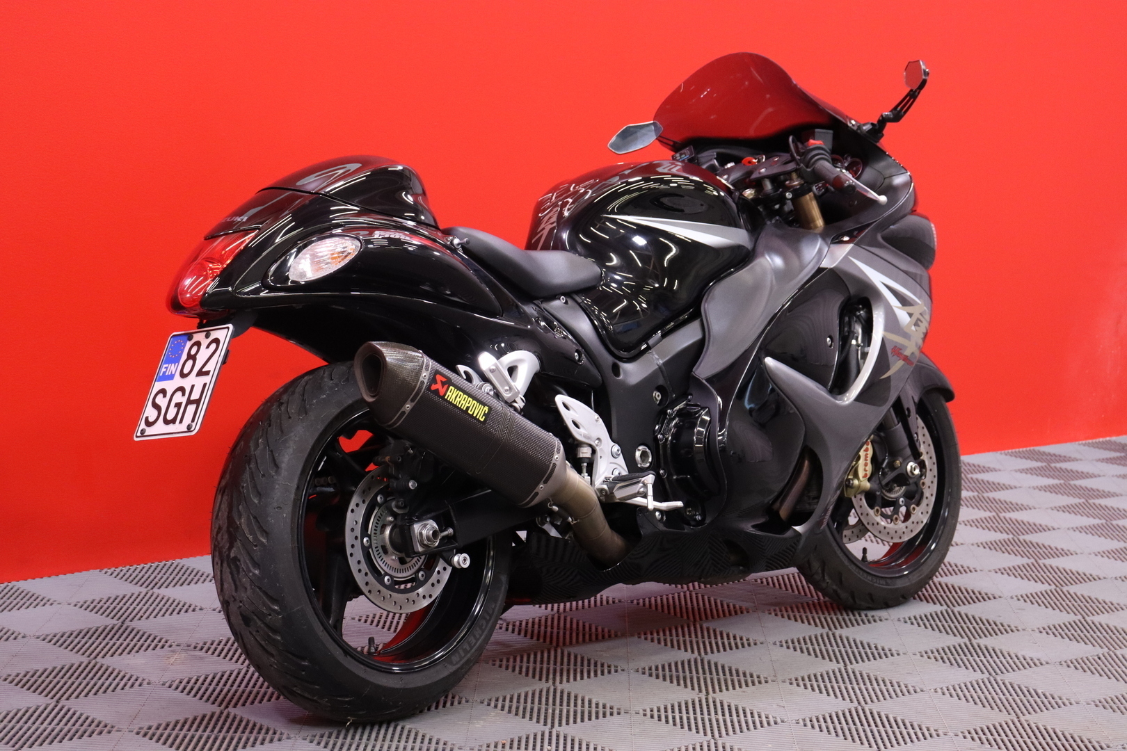Suzuki - GSX - 1300R Hayabusa // Suomi-pyörä / Akrapovic-putkisto / Huoltokirja / ABS / Ajomodet / Kahvanlämmittimet // - Moottoripyörä