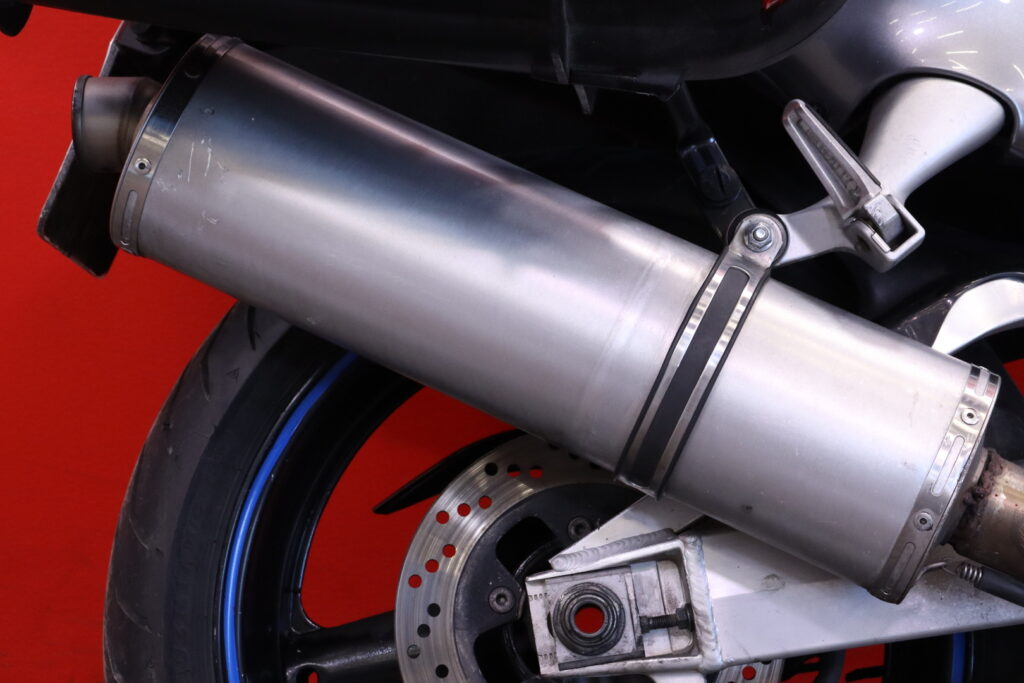 Suzuki - GSX - 1300R Hayabusa *Suomipyörä, Slipari, Ketjurasvari* Suzuki - GSX - 1300R Hayabusa *Suomipyörä, Slipari, Ketjurasvari* - Moottoripyörä