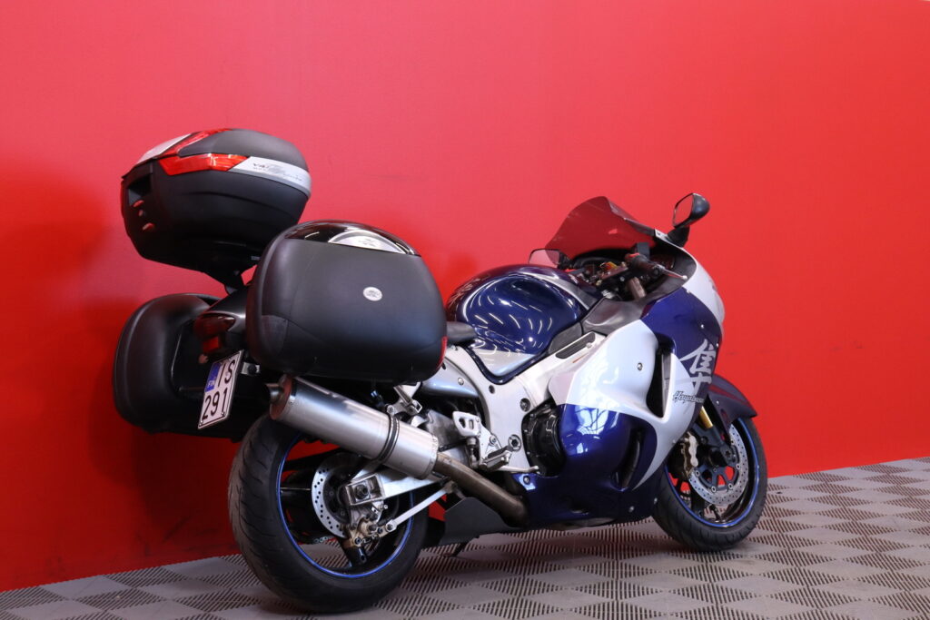 Suzuki - GSX - 1300R Hayabusa *Suomipyörä, Slipari, Ketjurasvari* Suzuki - GSX - 1300R Hayabusa *Suomipyörä, Slipari, Ketjurasvari* - Moottoripyörä