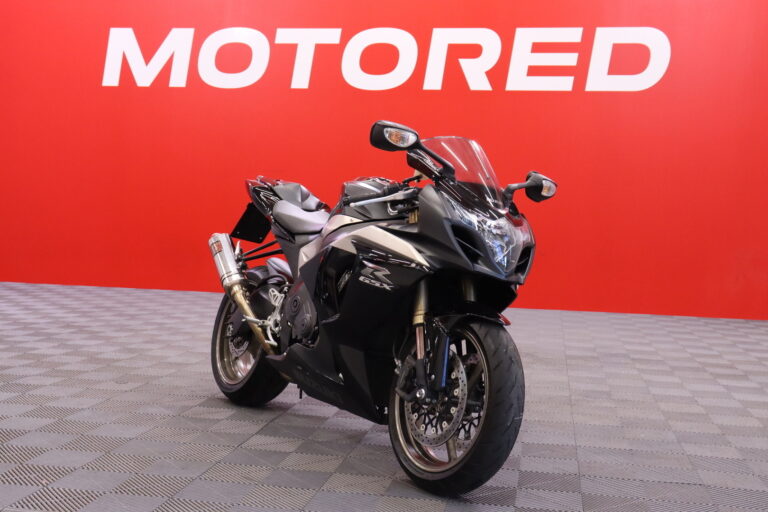 Suzuki - GSX-R - 1000 // Suomi-pyörä / Yoshimura putkisto / Huoltokirja / Ohjausiskari // - Moottoripyörä
