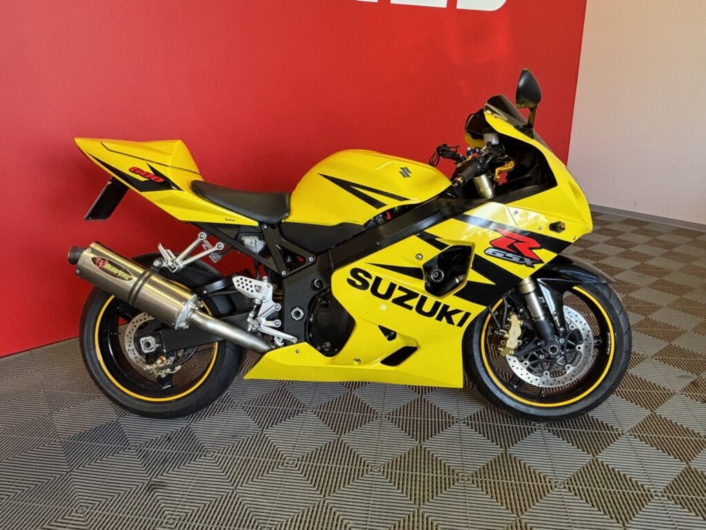 Suzuki - GSX-R - 600 // Juuri saapunut / Akrapovic / Huoltokirja / Uudet renkaat / Suomi-pyörä // Suzuki - GSX-R - 600 // Juuri saapunut / Akrapovic / Huoltokirja / Uudet renkaat / Suomi-pyörä // - Moottoripyörä