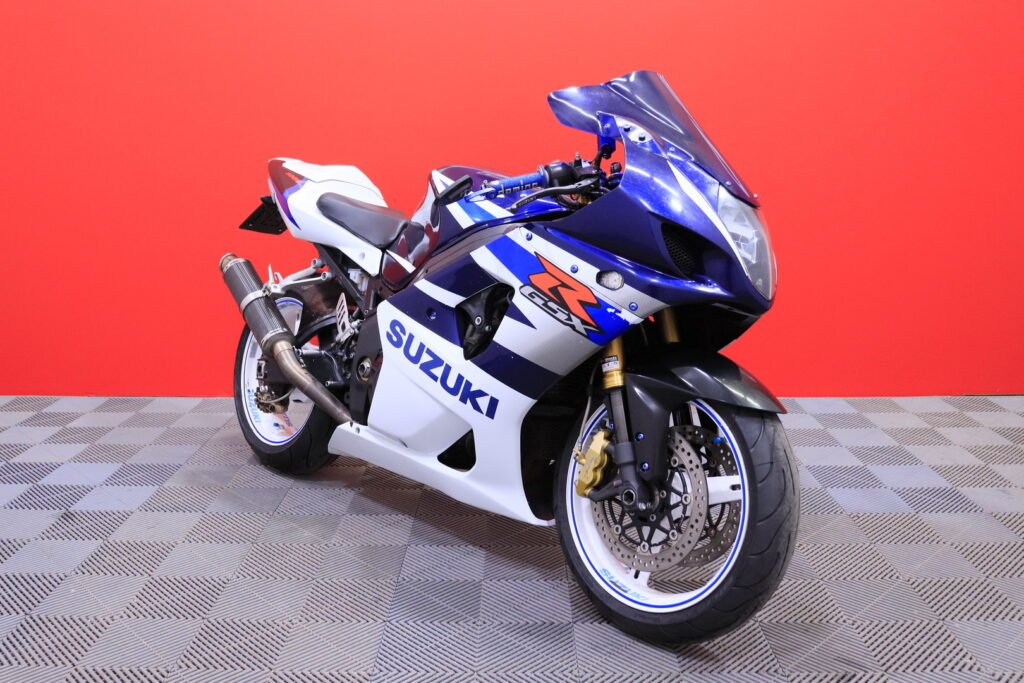 Suzuki - GSX-R - 1000 // Slipari / Ducktail / Uudet renkaat / Suzuki - GSX-R - 1000 // Slipari / Ducktail / Uudet renkaat / - Moottoripyörä