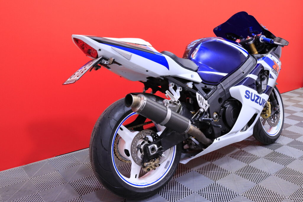 Suzuki - GSX-R - 1000 // Slipari / Ducktail / Uudet renkaat / Suzuki - GSX-R - 1000 // Slipari / Ducktail / Uudet renkaat / - Moottoripyörä