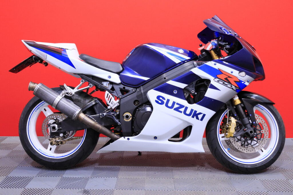 Suzuki - GSX-R - 1000 // Slipari / Ducktail / Uudet renkaat / Suzuki - GSX-R - 1000 // Slipari / Ducktail / Uudet renkaat / - Moottoripyörä