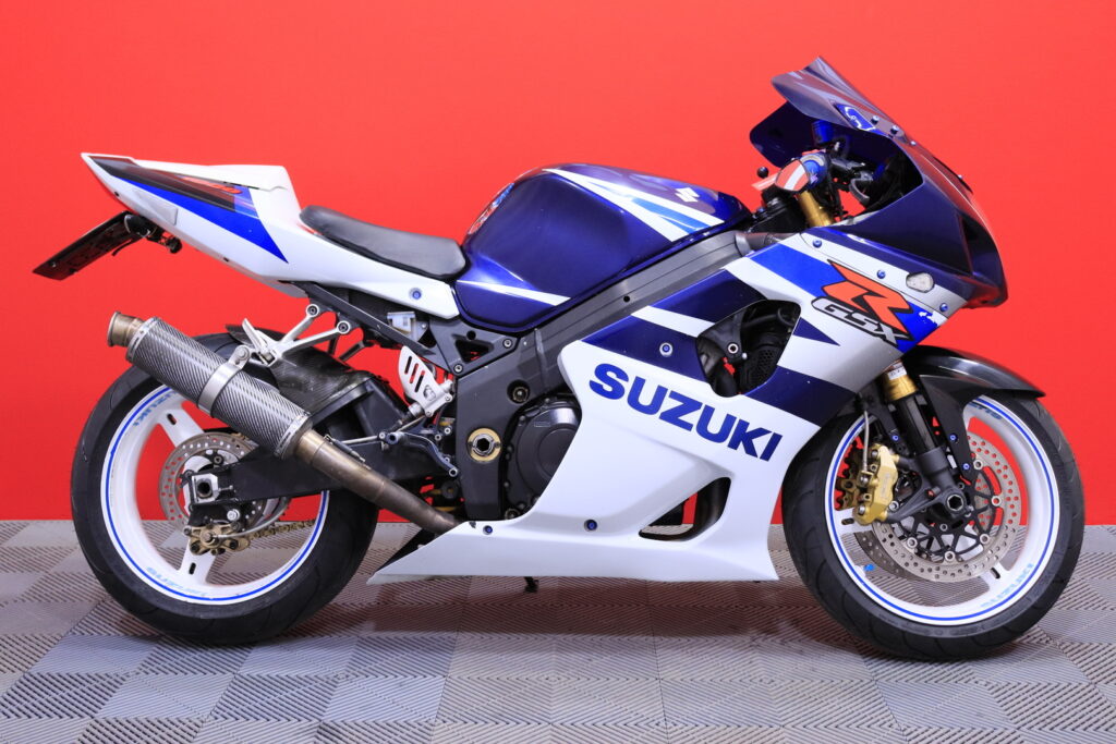 Suzuki - GSX-R - 1000 // Slipari / Ducktail / Uudet renkaat / Suzuki - GSX-R - 1000 // Slipari / Ducktail / Uudet renkaat / - Moottoripyörä