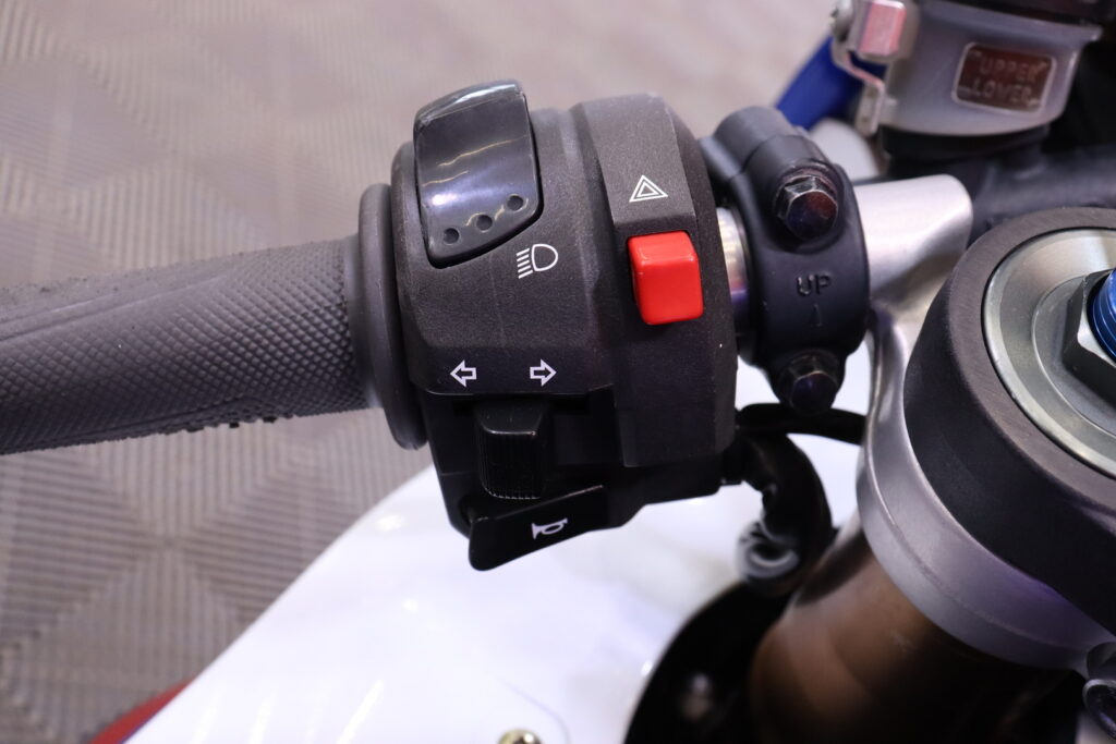 Suzuki - GSX-R - 1000 // Juuri saapunut! / Ducktail / Vaihdenäyttö / Tokico // Suzuki - GSX-R - 1000 // Juuri saapunut! / Ducktail / Vaihdenäyttö / Tokico // - Moottoripyörä