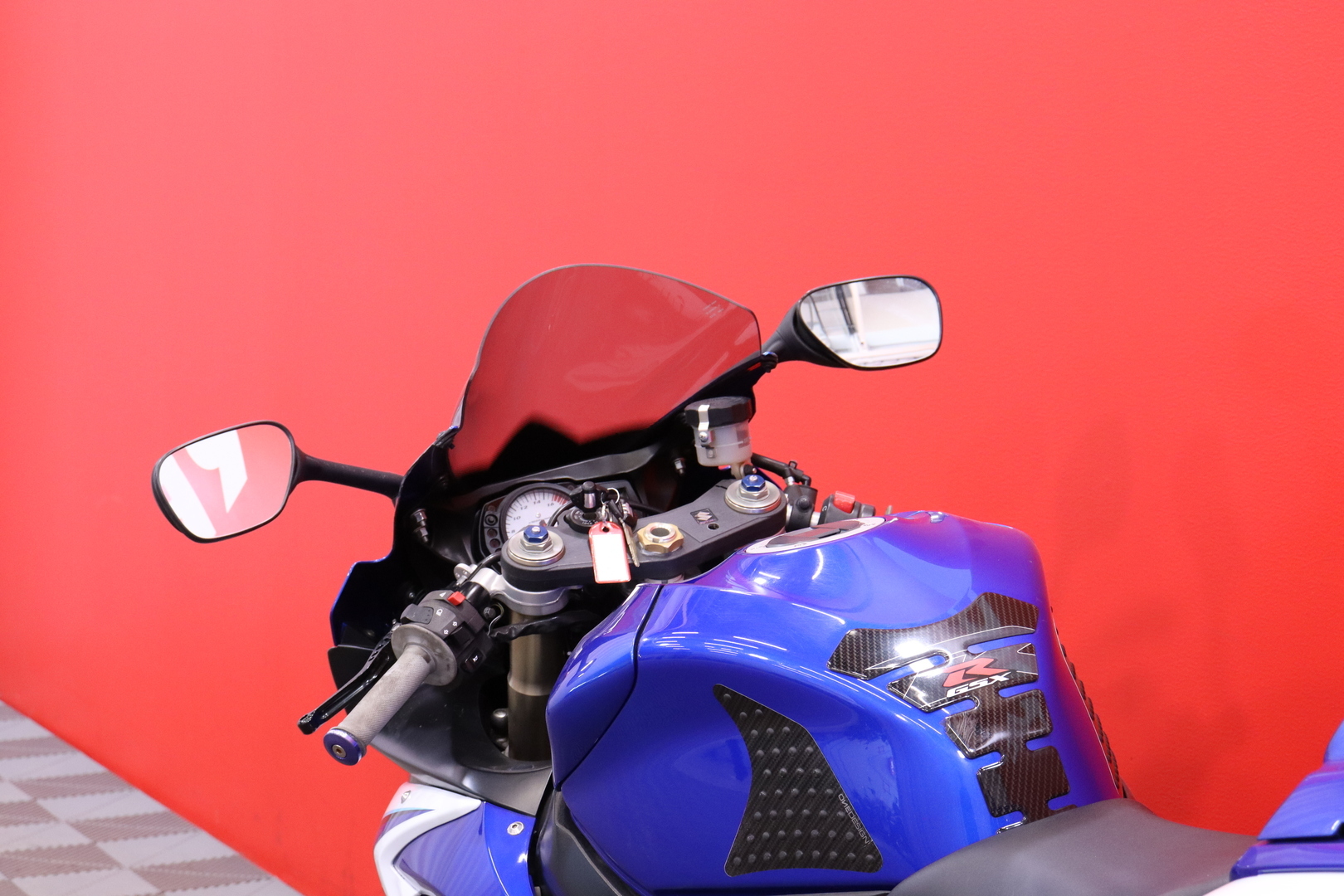 Suzuki - GSX-R - 600 // Suomi-pyörä / Ohjausiskunvaimennin / 2x-avain // - Moottoripyörä