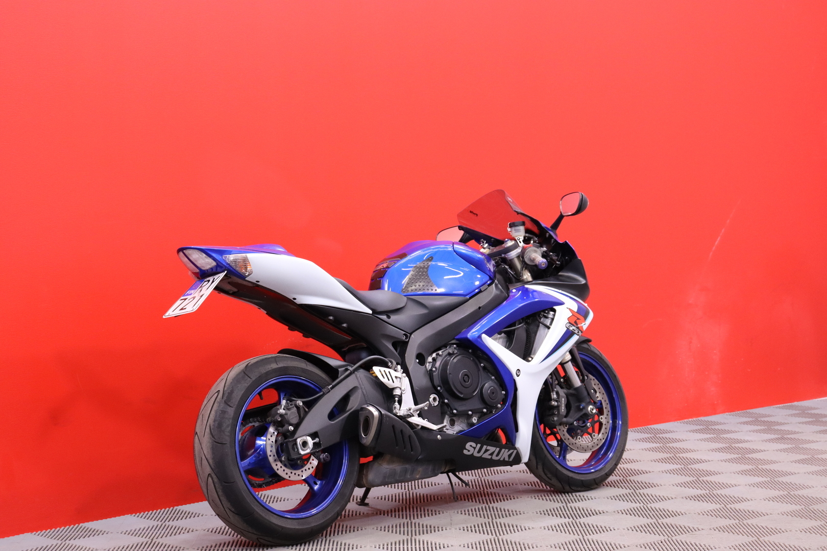Suzuki - GSX-R - 600 // Suomi-pyörä / Ohjausiskunvaimennin / 2x-avain // - Moottoripyörä
