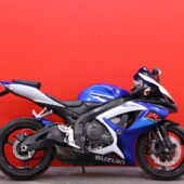 Suzuki - GSX-R - 750 // Suomi-pyörä / Putkisto / Ducktail / Ohjausiskari / Kaatumatapit // - Moottoripyörä