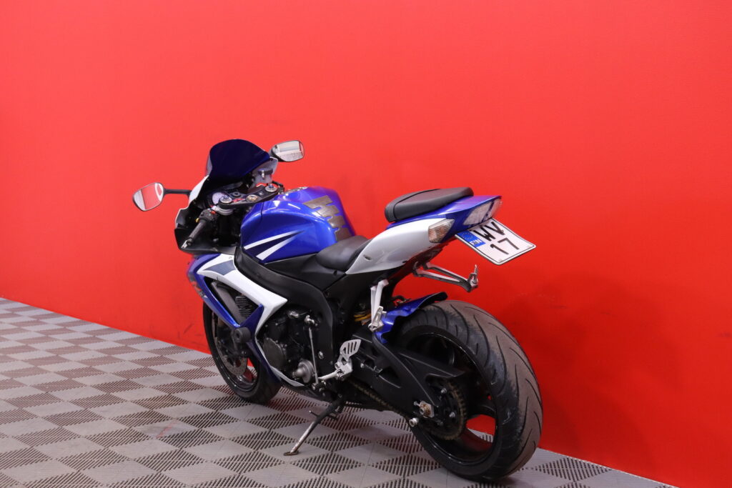 Suzuki - GSX-R - 750 // Suomi-pyörä / Putkisto / Ducktail / Ohjausiskari / Kaatumatapit // Suzuki - GSX-R - 750 // Suomi-pyörä / Putkisto / Ducktail / Ohjausiskari / Kaatumatapit // - Moottoripyörä