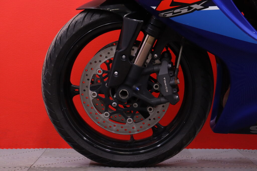 Suzuki - GSX-R - 750 // Suomi-pyörä / Putkisto / Ducktail / Ohjausiskari / Kaatumatapit // Suzuki - GSX-R - 750 // Suomi-pyörä / Putkisto / Ducktail / Ohjausiskari / Kaatumatapit // - Moottoripyörä