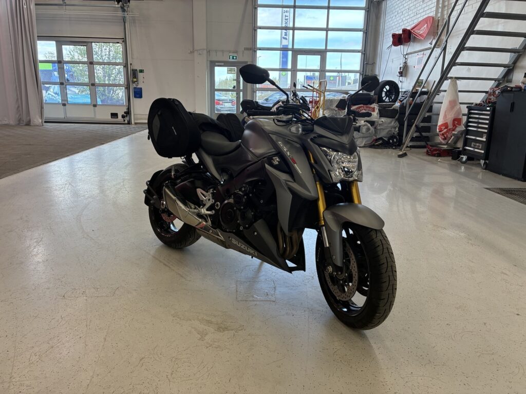 Suzuki - GSX-S - 1000A // Juuri saapunut! / Suomi-pyörä / Huoltokirja / TC / ABS / Laukut // - Moottoripyörä
