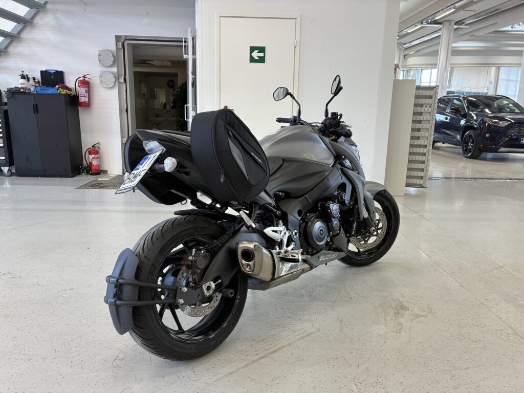 Suzuki - GSX-S - 1000A // Juuri saapunut! / Suomi-pyörä / Huoltokirja / TC / ABS / Laukut // Suzuki - GSX-S - 1000A // Juuri saapunut! / Suomi-pyörä / Huoltokirja / TC / ABS / Laukut // - Moottoripyörä