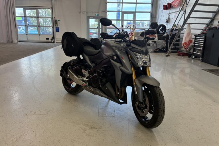 Suzuki - GSX-S - 1000A // Juuri saapunut! / Suomi-pyörä / Huoltokirja / TC / ABS / Laukut // - Moottoripyörä