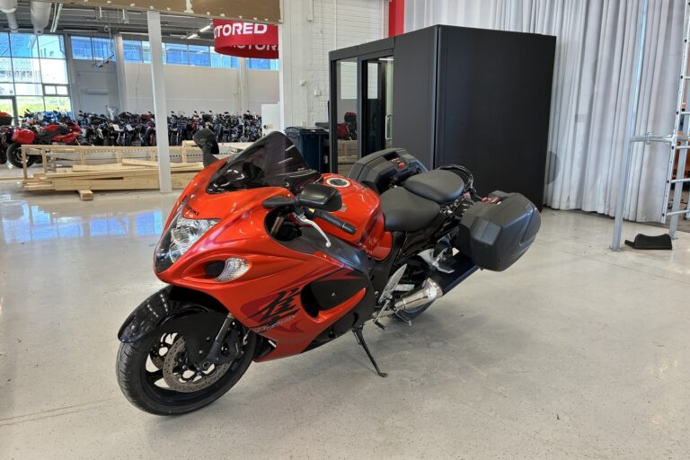 Suzuki - GSX - 1300R Hayabusa // Juuri saapunut / Suomi-pyörä / Laukut // - Moottoripyörä