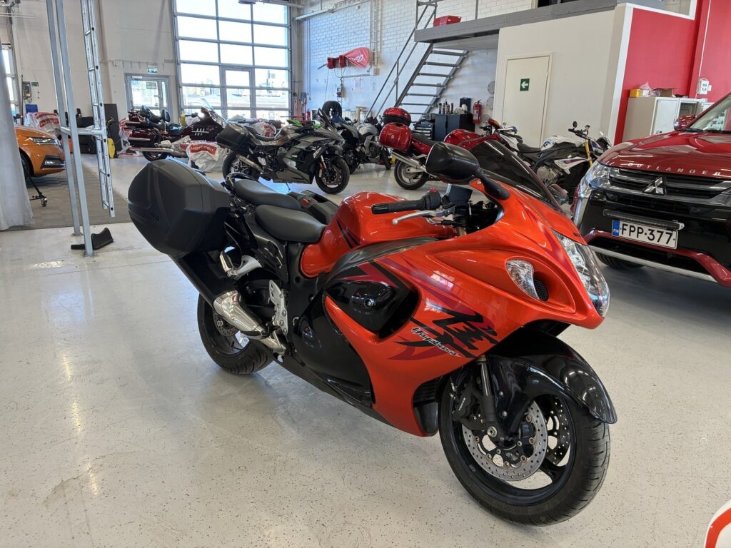 Suzuki - GSX - 1300R Hayabusa // Juuri saapunut / Suomi-pyörä / Laukut // - Moottoripyörä