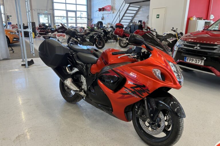 Suzuki - GSX - 1300R Hayabusa // Juuri saapunut / Suomi-pyörä / Laukut // - Moottoripyörä