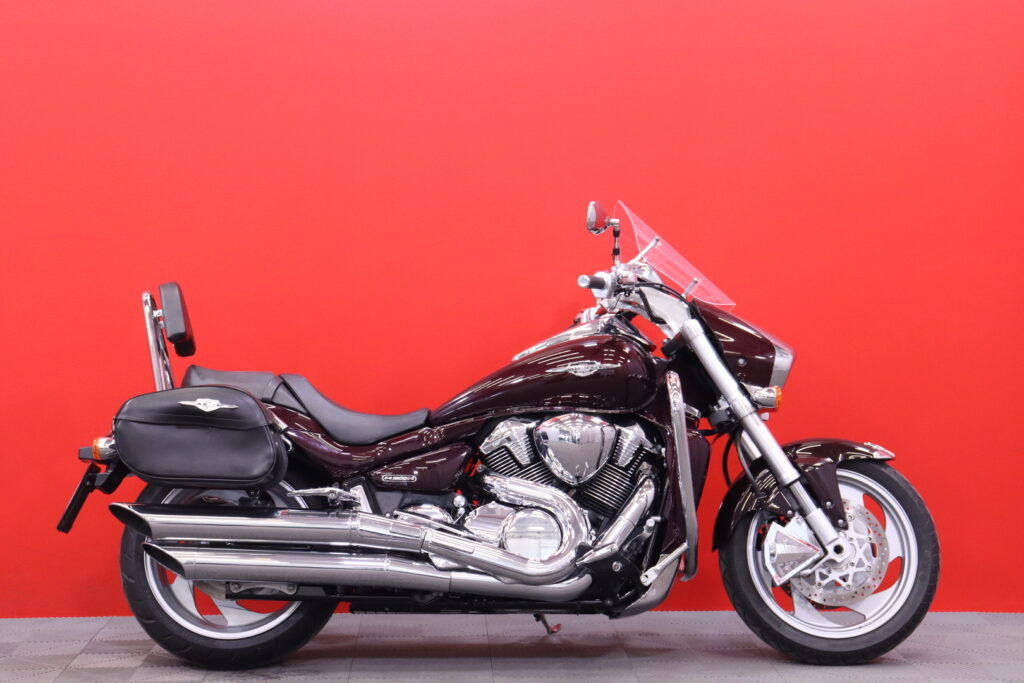 Suzuki - INTRUDER - M1800R // Suomi-pyörä / Huoltokirja / Sissybar / Kaatumaraudat / 2x laukut // Suzuki - INTRUDER - M1800R // Suomi-pyörä / Huoltokirja / Sissybar / Kaatumaraudat / 2x laukut // - Moottoripyörä