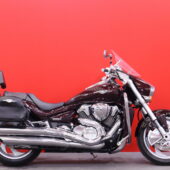 Suzuki - INTRUDER - M1800R // Suomi-pyörä / Huoltokirja / Sissybar / Kaatumaraudat / 2x laukut // - Moottoripyörä