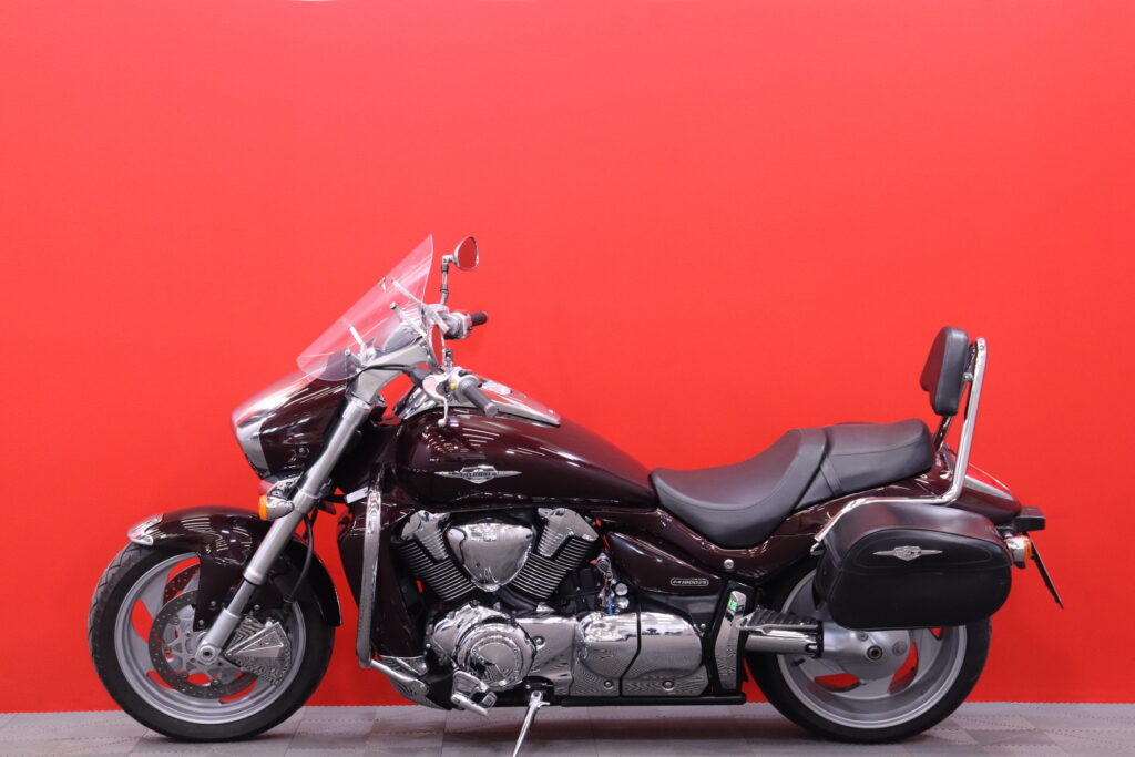 Suzuki - INTRUDER - M1800R // Suomi-pyörä / Huoltokirja / Sissybar / Kaatumaraudat / 2x laukut // Suzuki - INTRUDER - M1800R // Suomi-pyörä / Huoltokirja / Sissybar / Kaatumaraudat / 2x laukut // - Moottoripyörä