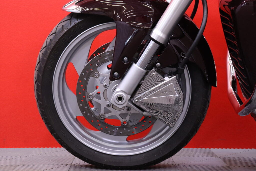 Suzuki - INTRUDER - M1800R // Suomi-pyörä / Huoltokirja / Sissybar / Kaatumaraudat / 2x laukut // Suzuki - INTRUDER - M1800R // Suomi-pyörä / Huoltokirja / Sissybar / Kaatumaraudat / 2x laukut // - Moottoripyörä